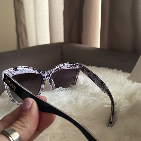 Sunglasses - Picture 3 of 4